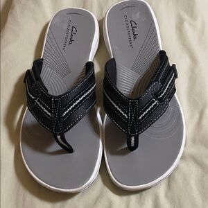 Clarks Women's Black and Gray Sandals